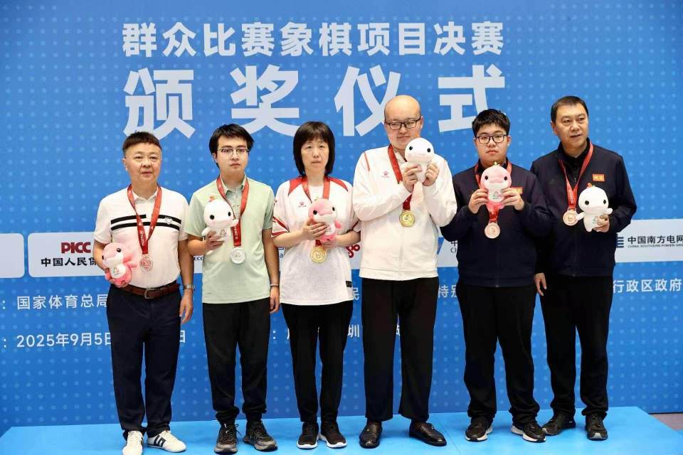 年出生的初, 金牌, 在大脑近乎