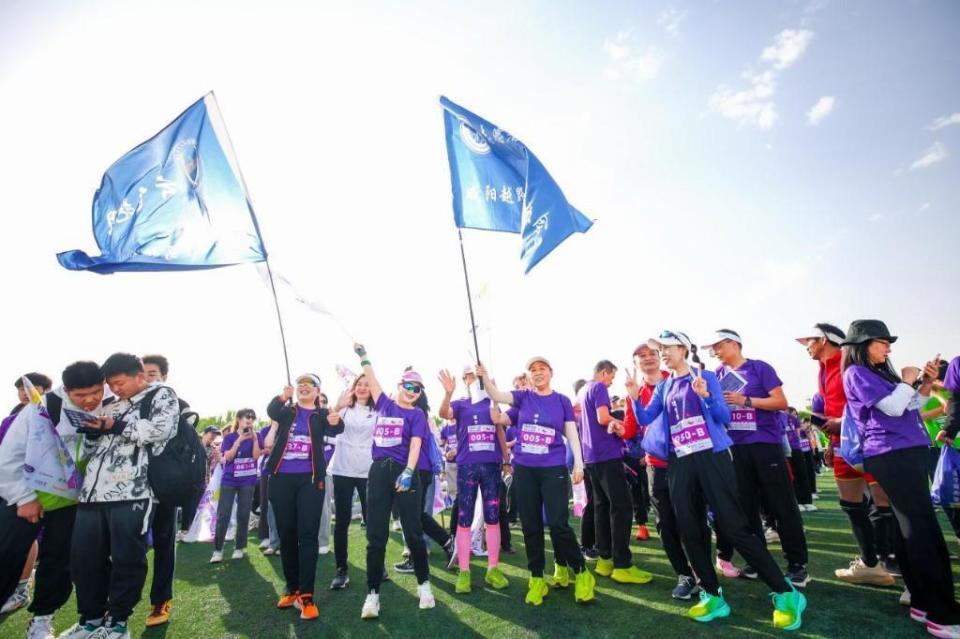 向赛这一独, eVQ