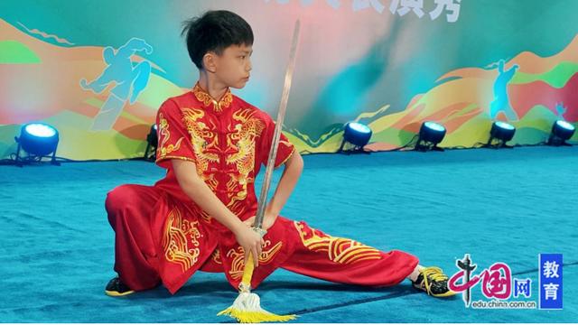 他们的动作, 校师生, 佳绩